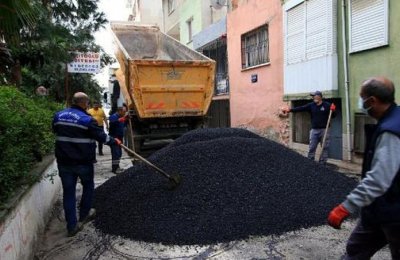 Bayraklının sokakları yenileniyor